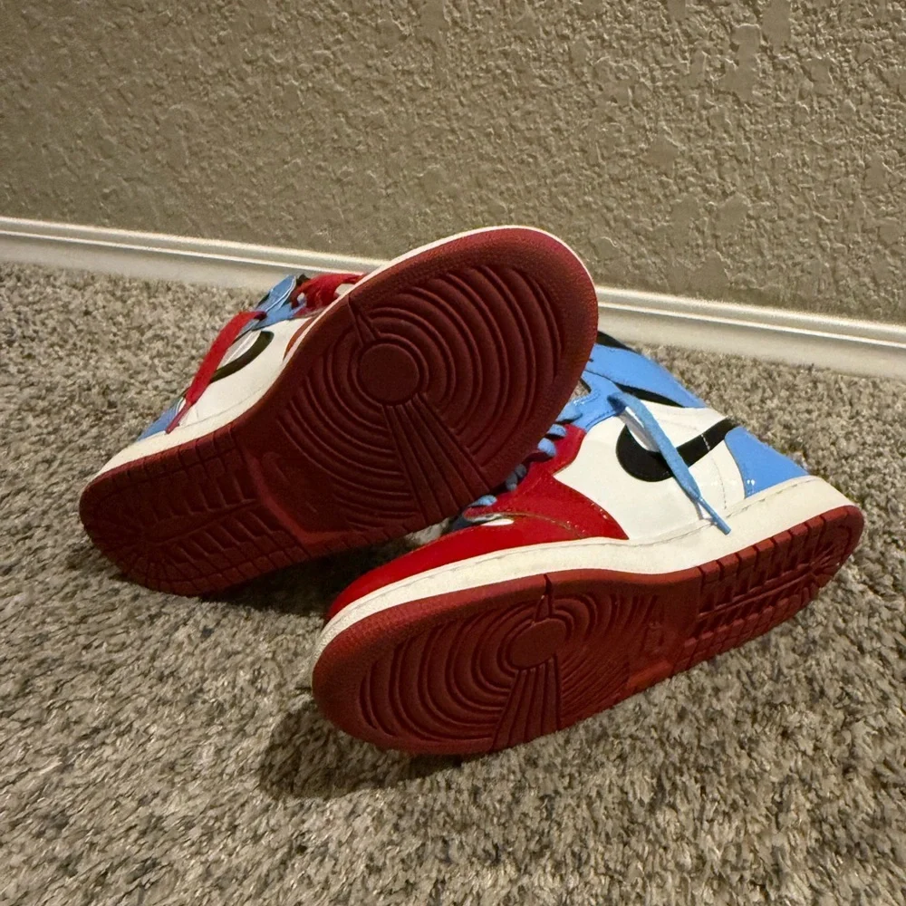 Nike Air Jordan 1 Retro High Fearless UNC Chicago - Picture 6 of 8